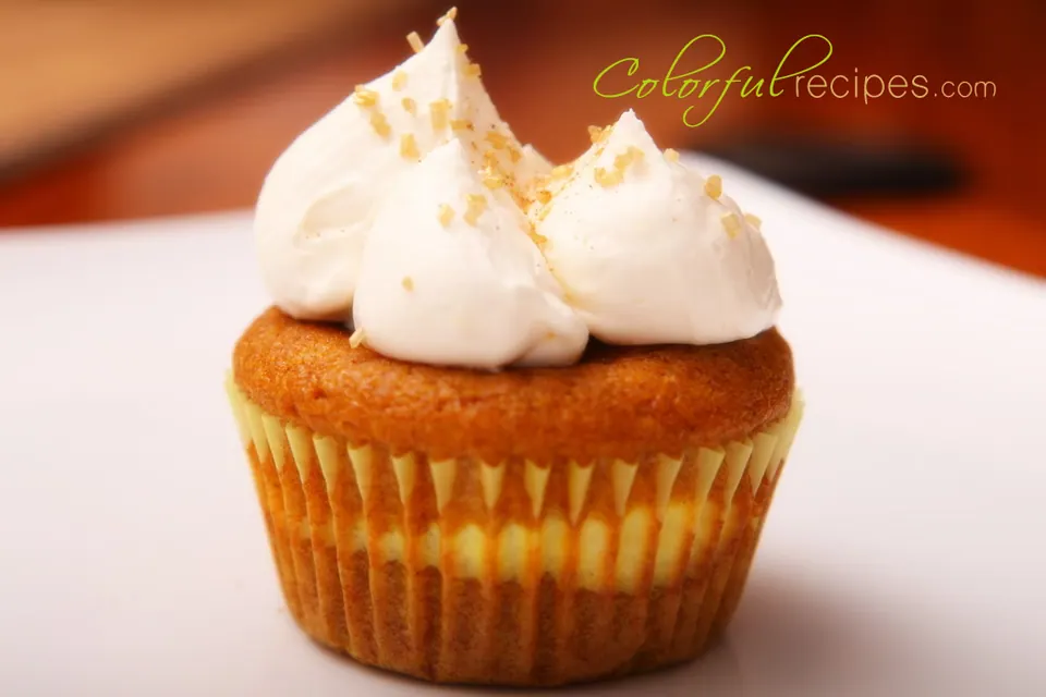 Pumpkin cheesecake cupcakes with cream cheese filling